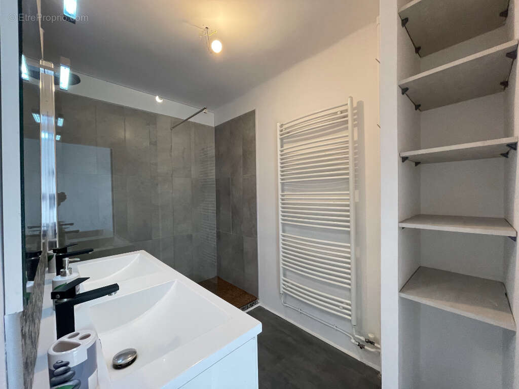 Appartement à PORT-DE-BOUC