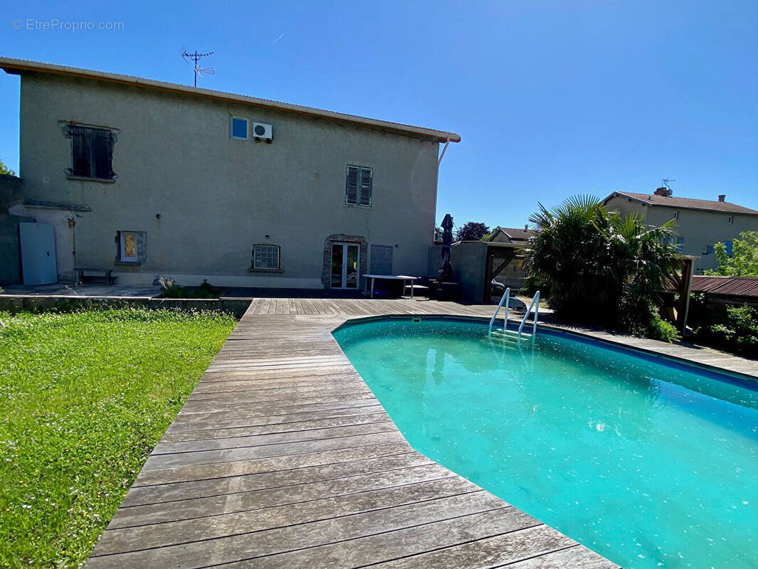 Maison à MONTANAY