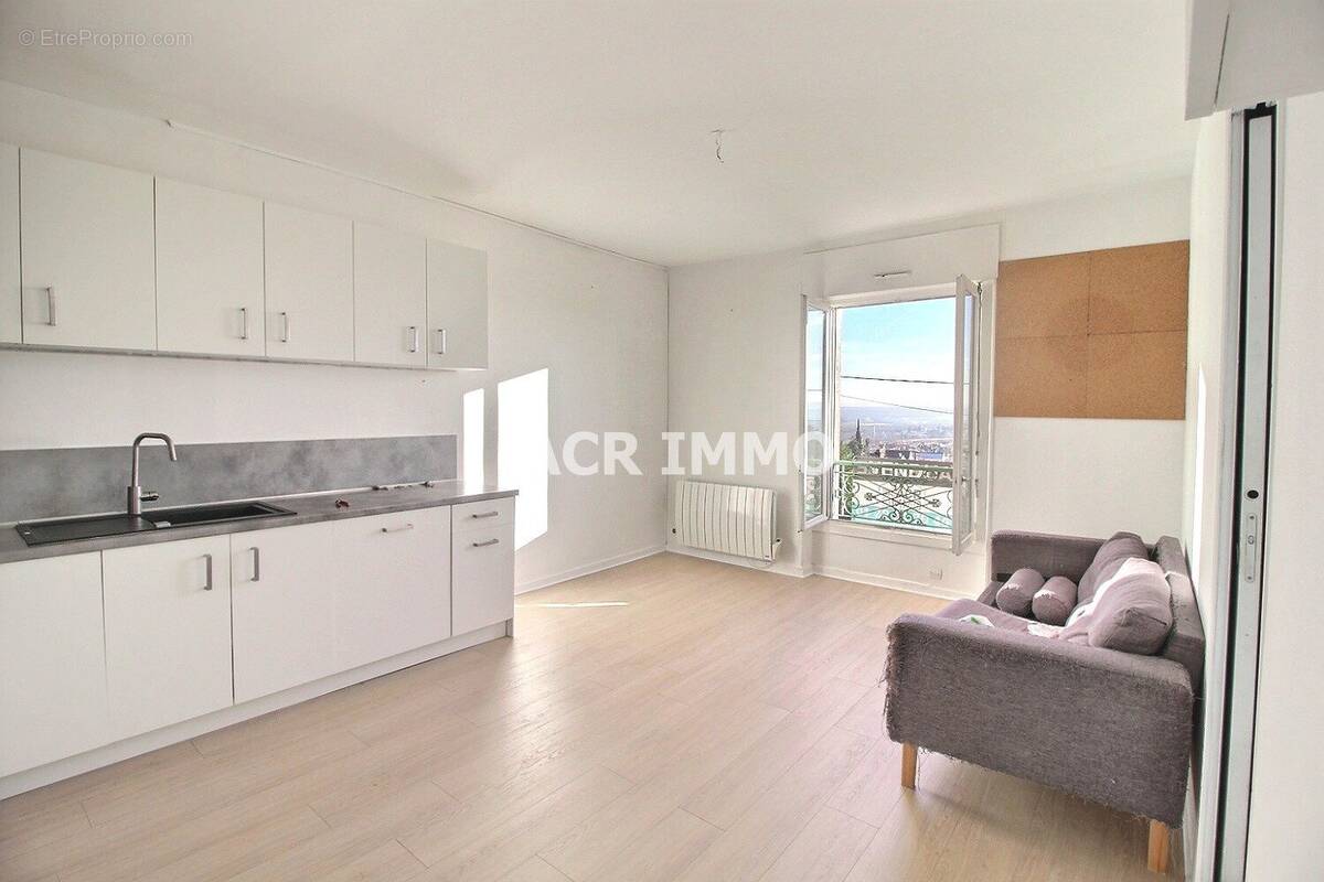Appartement à CHANTELOUP-LES-VIGNES