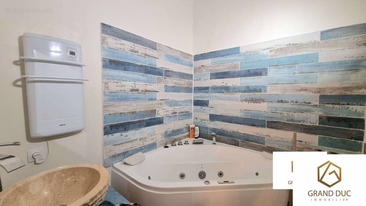 Appartement à MARSEILLE-2E