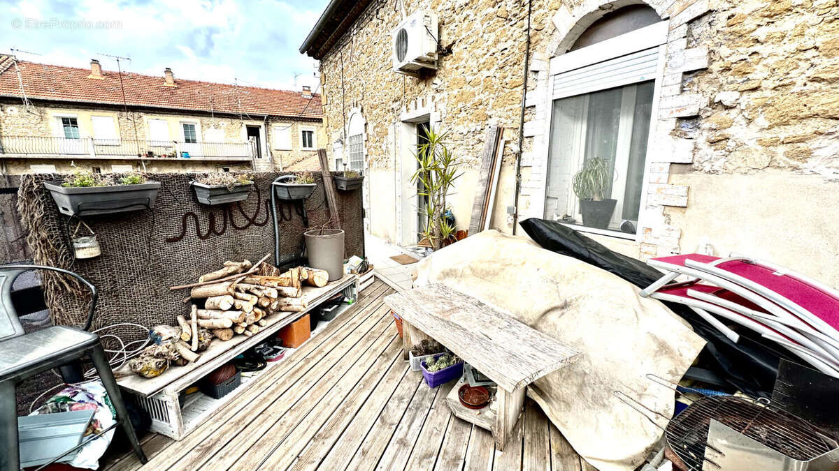 Appartement à ENTRAIGUES-SUR-LA-SORGUE