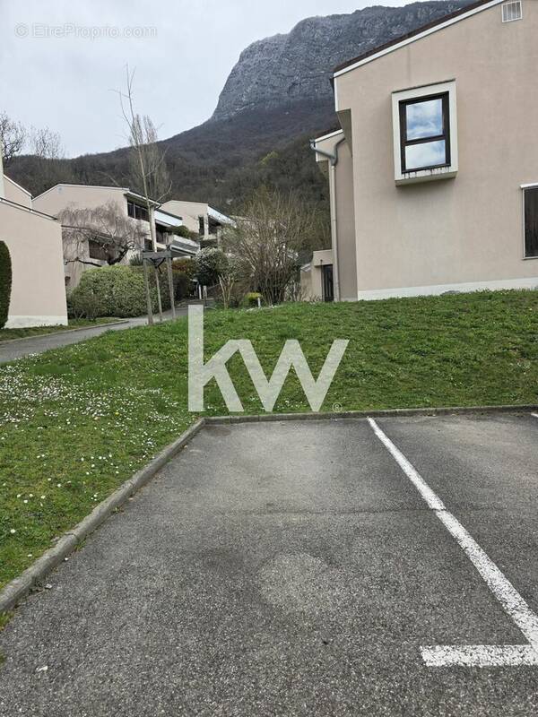 Parking à FONTANIL-CORNILLON