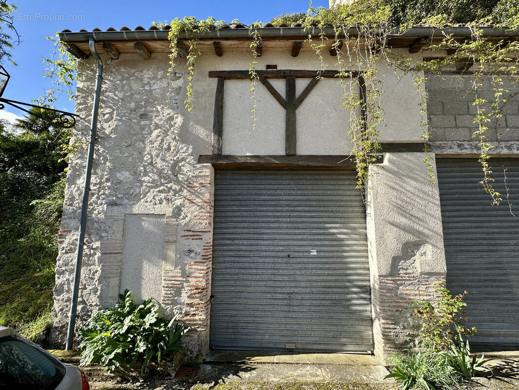 Parking à MONCLAR