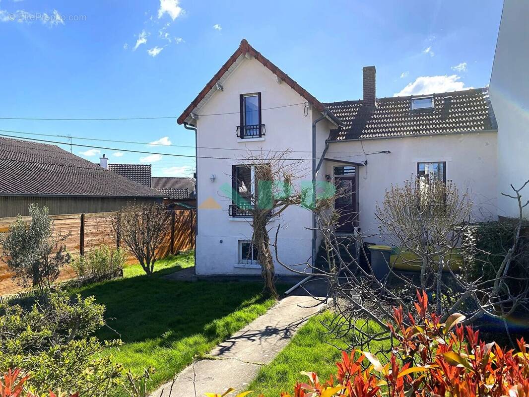 Maison à VIGNEUX-SUR-SEINE