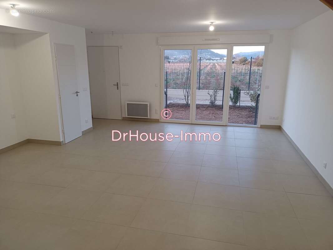 Appartement à LA CRAU