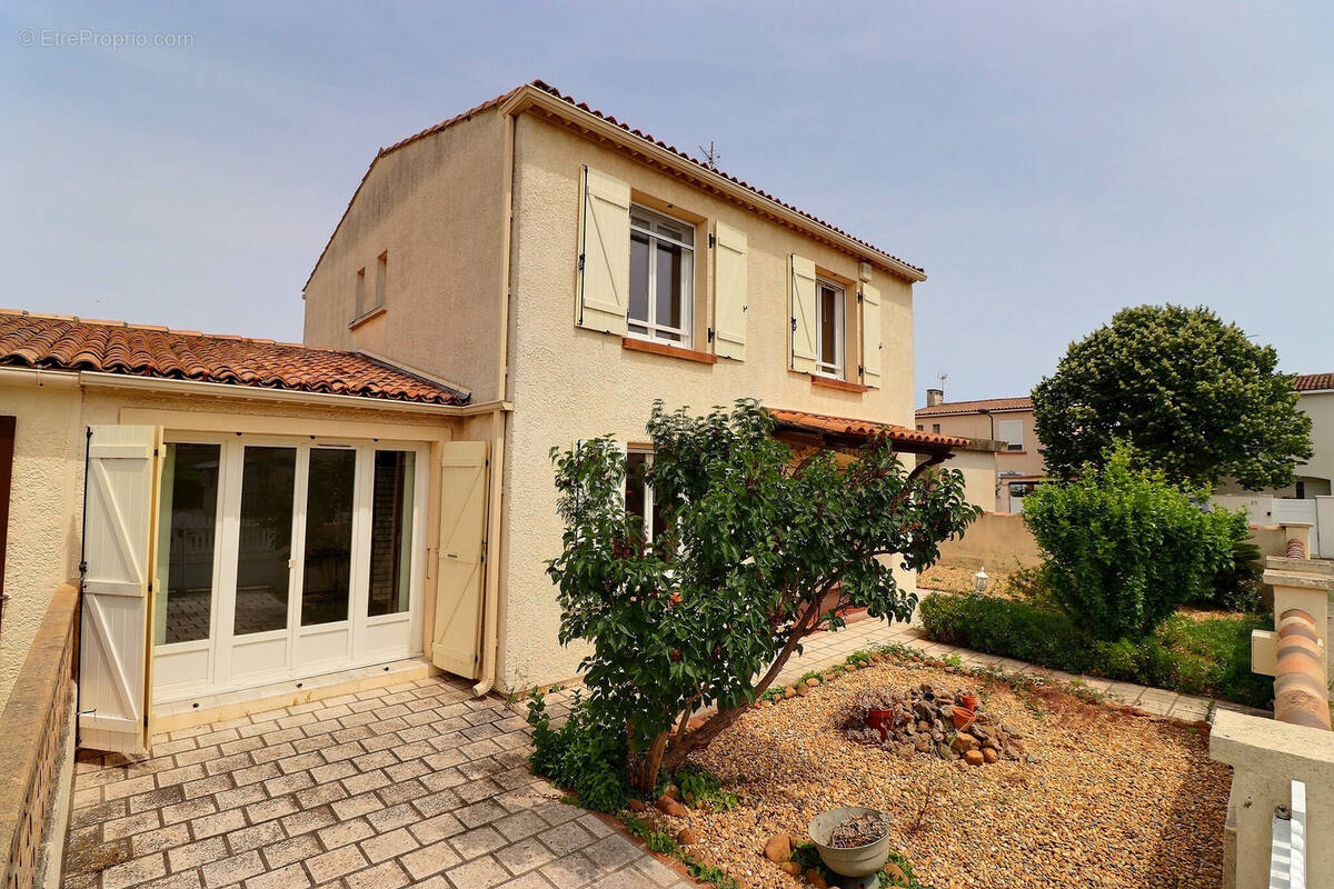 Maison à MAUGUIO