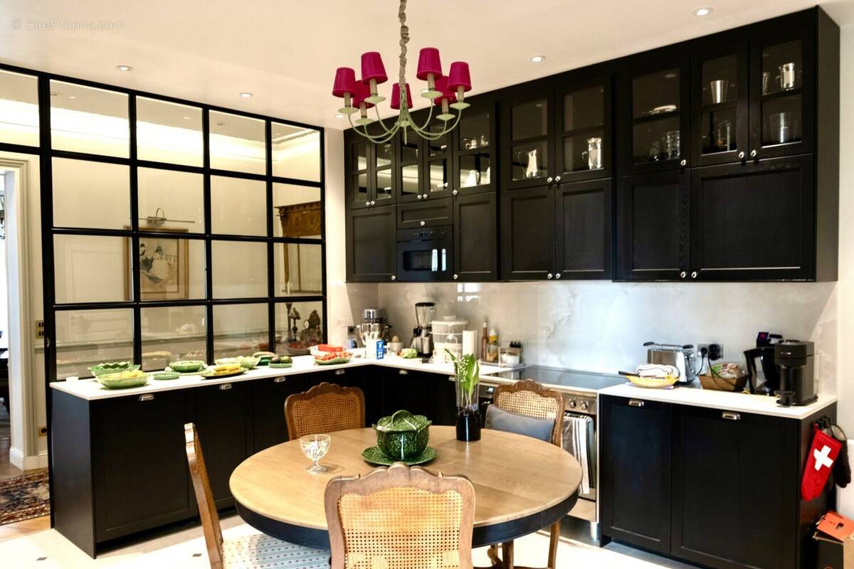 Appartement à NEUILLY-SUR-SEINE