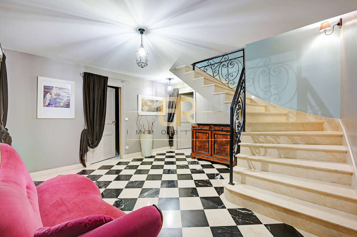 Maison à SAINT-MAUR-DES-FOSSES