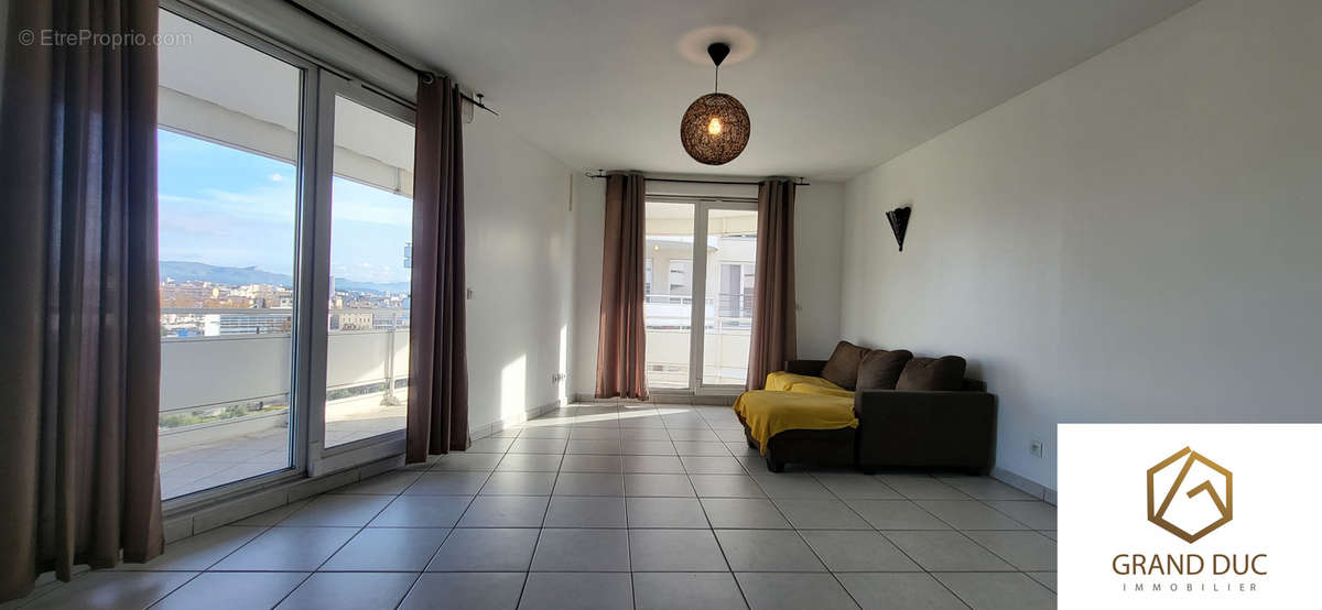 Appartement à MARSEILLE-8E