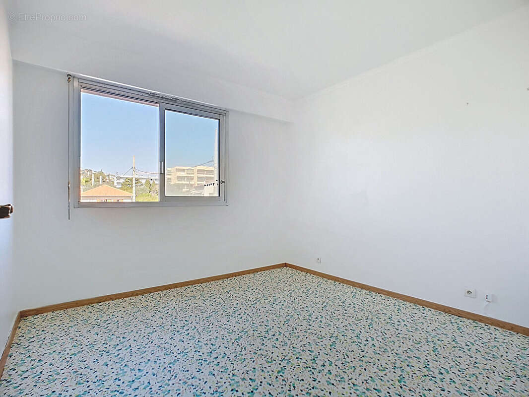 Appartement à VALLAURIS