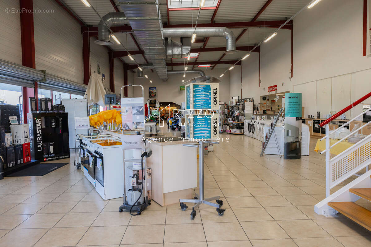 Commerce à ORNEX