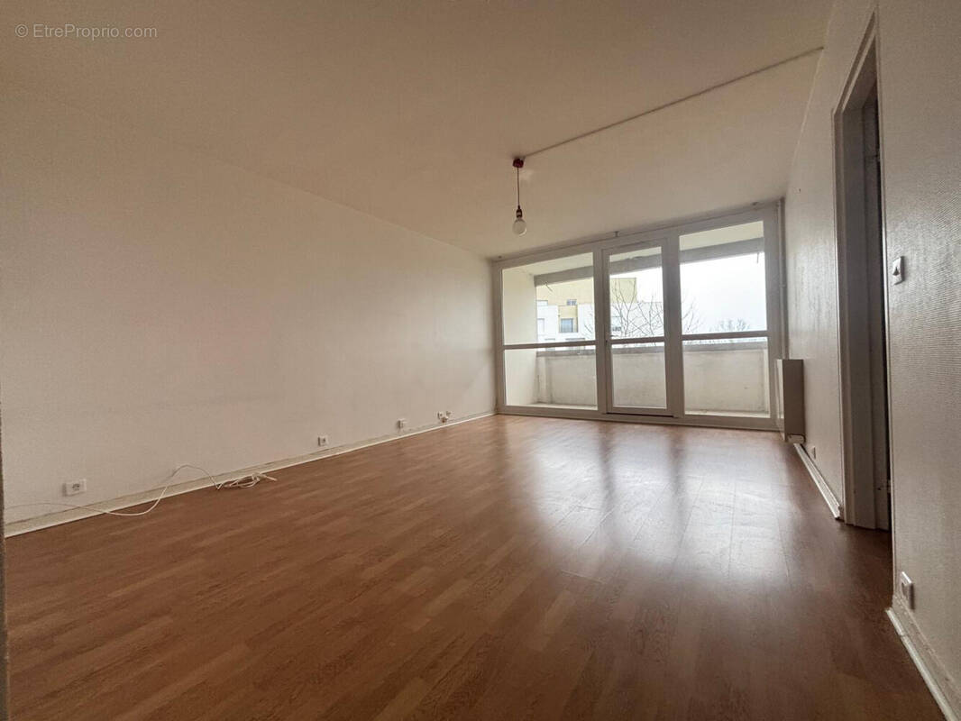 Appartement à SAVIGNY-LE-TEMPLE