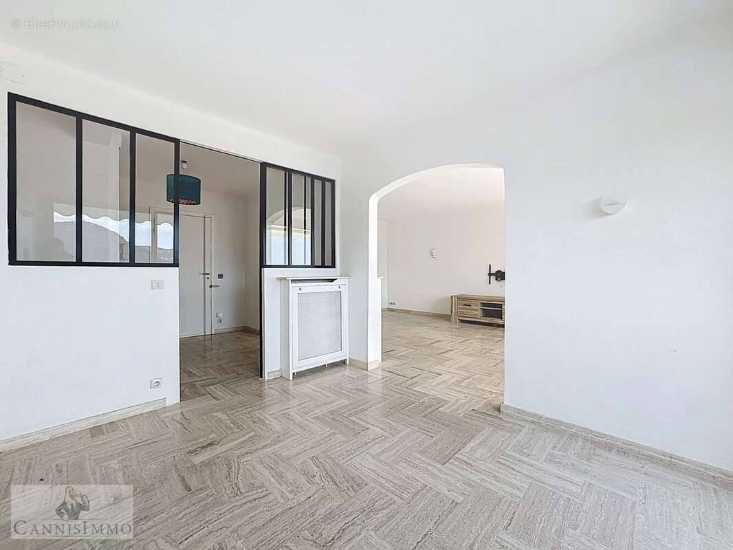 Appartement à MANDELIEU-LA-NAPOULE