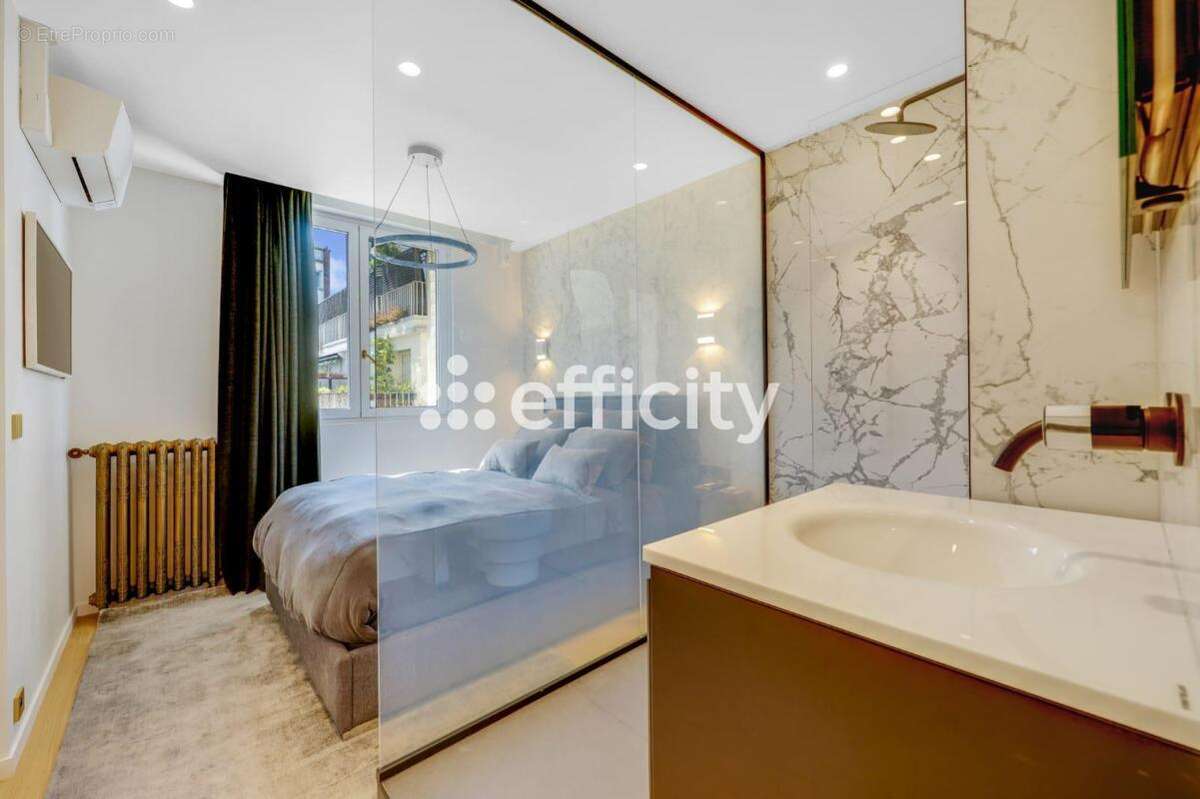 Appartement à PARIS-7E