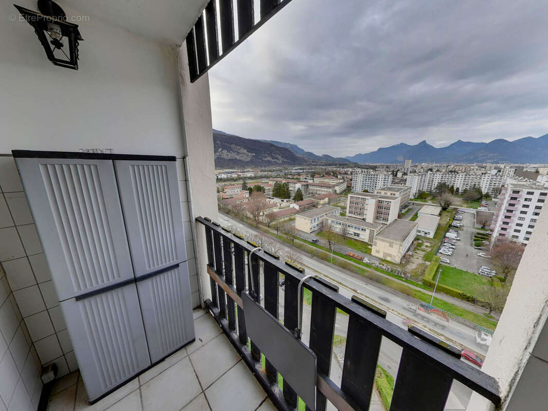 Appartement à LE PONT-DE-CLAIX