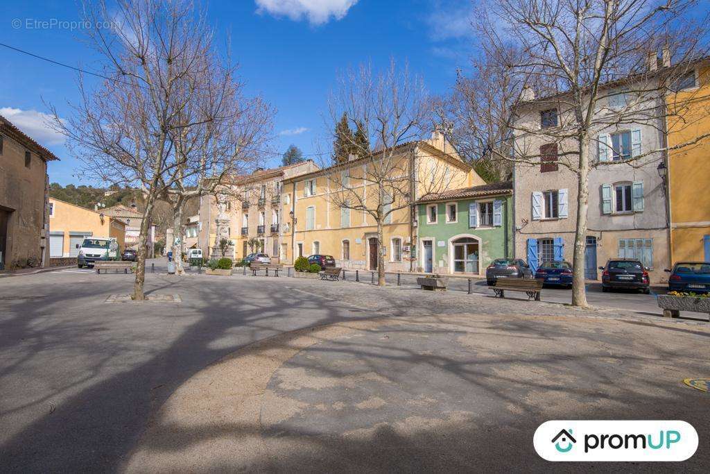 Appartement à VARAGES