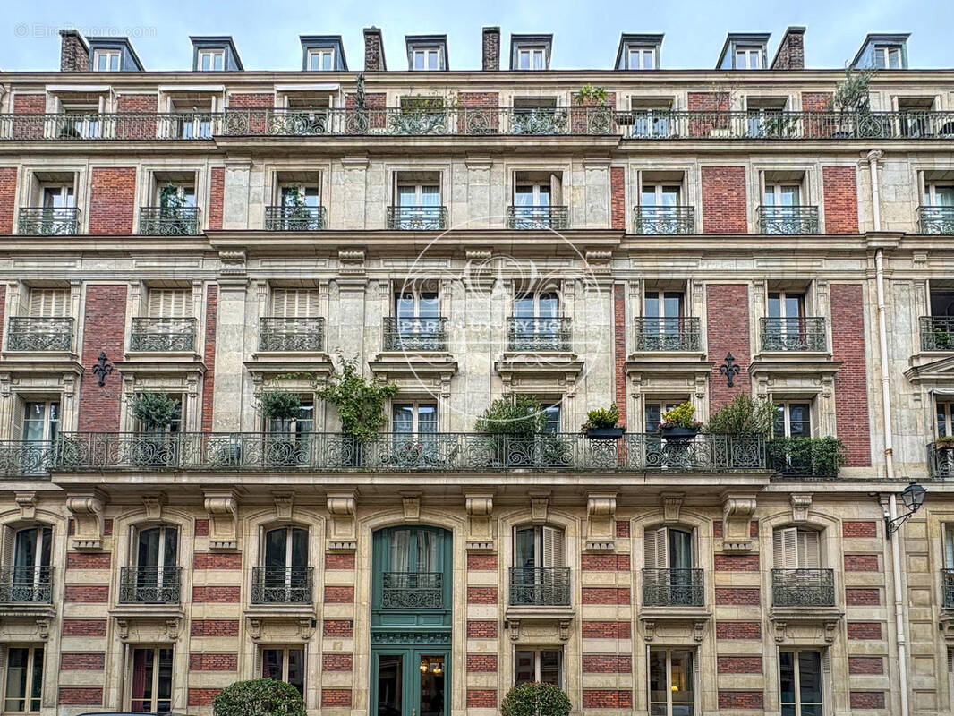 Appartement à PARIS-8E