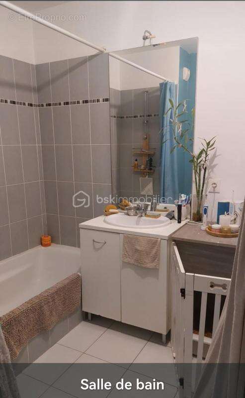 Appartement à ROQUEBRUNE-SUR-ARGENS