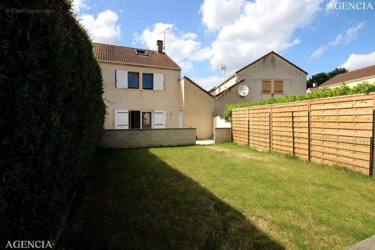 Maison à ROISSY-EN-BRIE