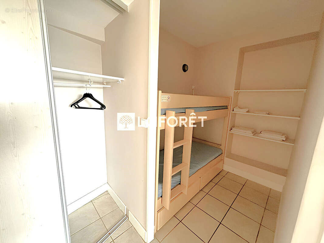 Appartement à SAINT-LAURENT-DU-VAR