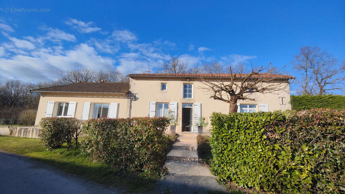 Maison à CHARROUX