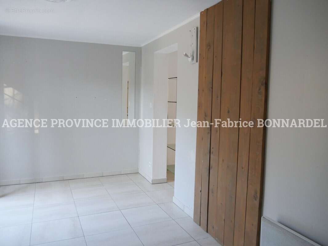 Appartement à SUZE-LA-ROUSSE