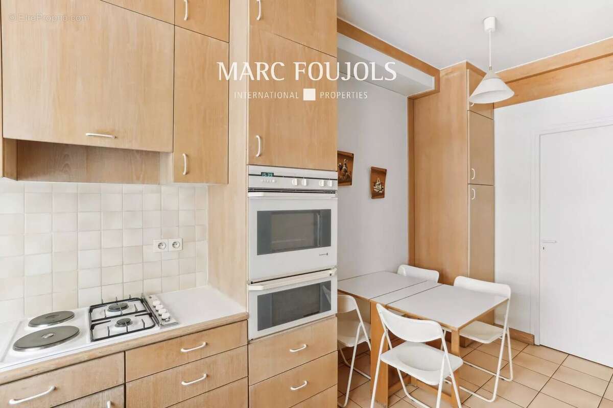 Appartement à PARIS-16E