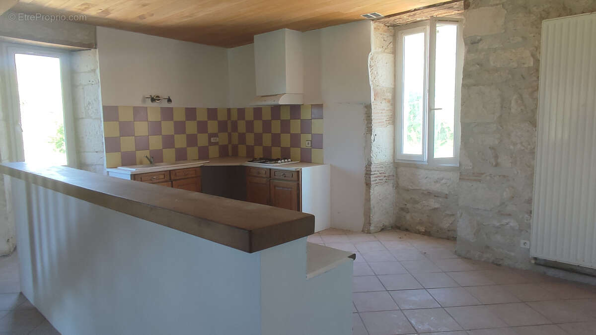 Maison à MONTAIGU-DE-QUERCY