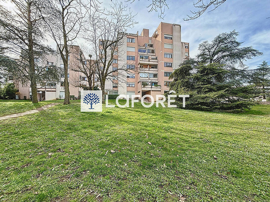 Appartement à DECINES-CHARPIEU
