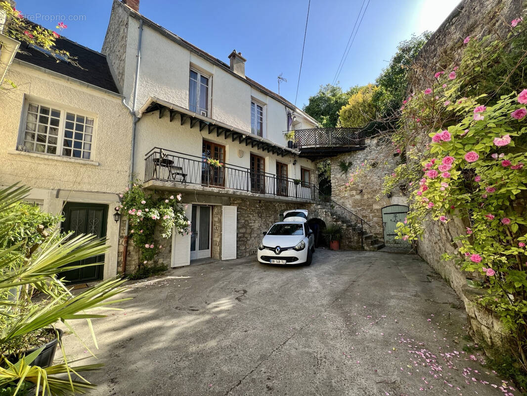 Maison à JUZIERS