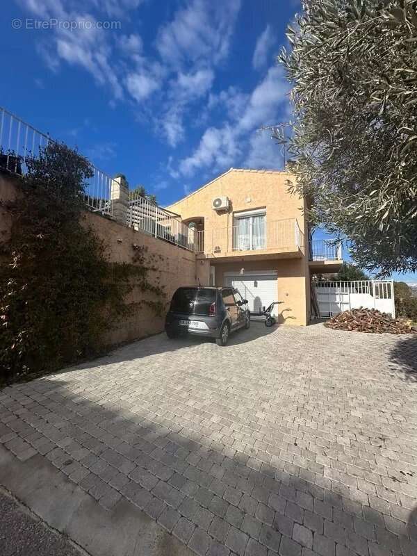 Maison à SAINT-LAURENT-DU-VAR