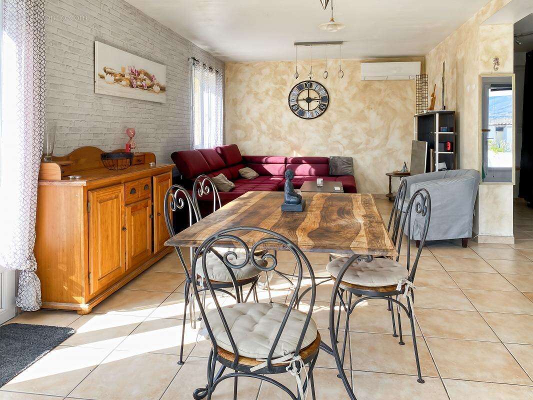 Maison à PEYRUIS