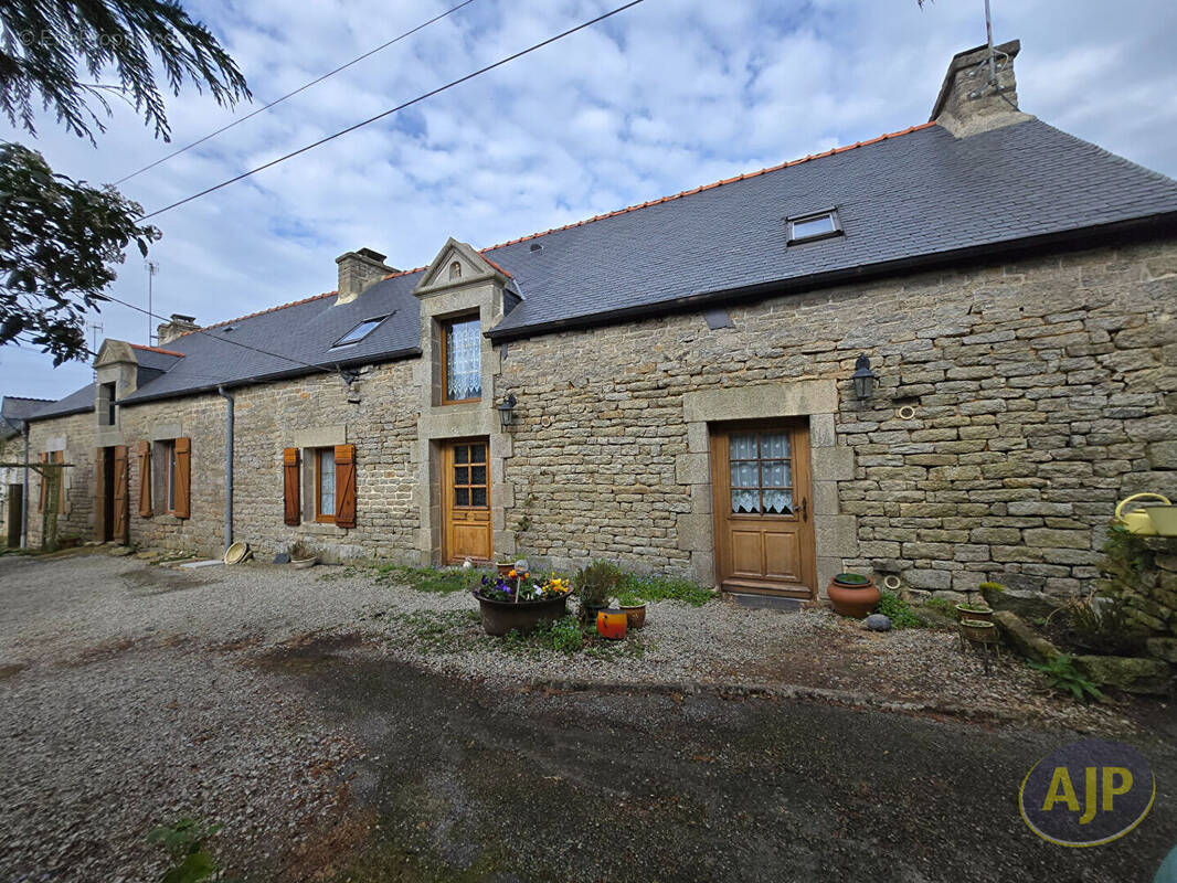 Maison à GUEHENNO