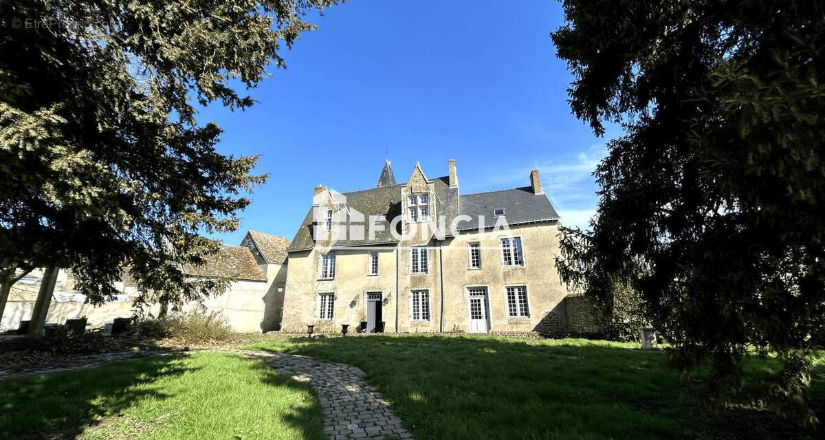 Maison à COULANS-SUR-GEE