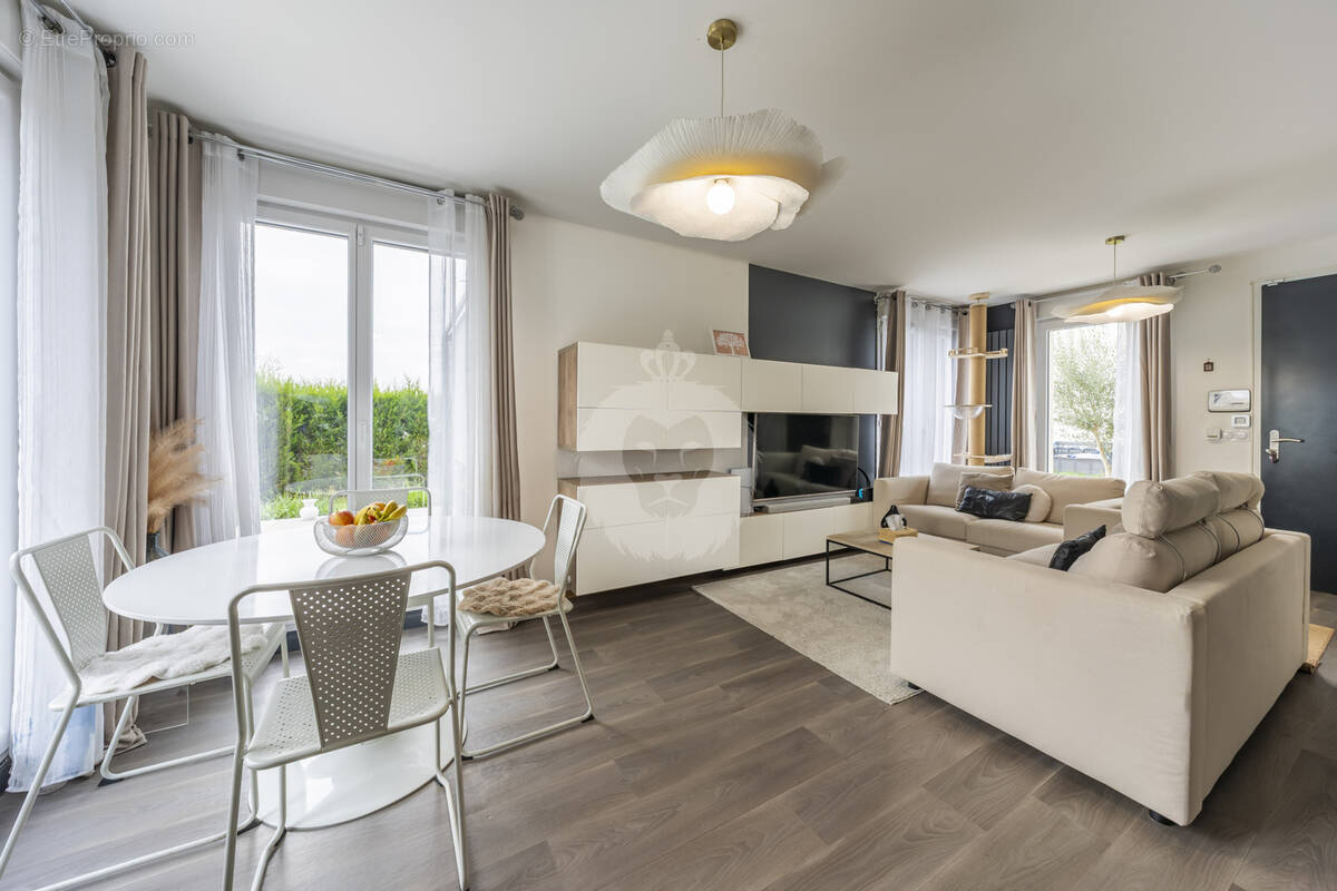 Maison à VERT-SAINT-DENIS
