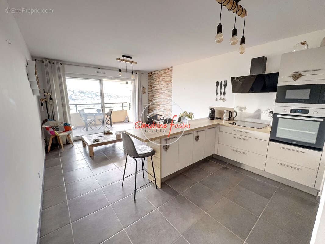 Appartement à SAINT-LAURENT-DU-VAR