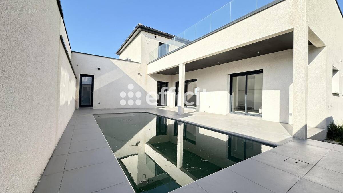 Maison à BOLLENE