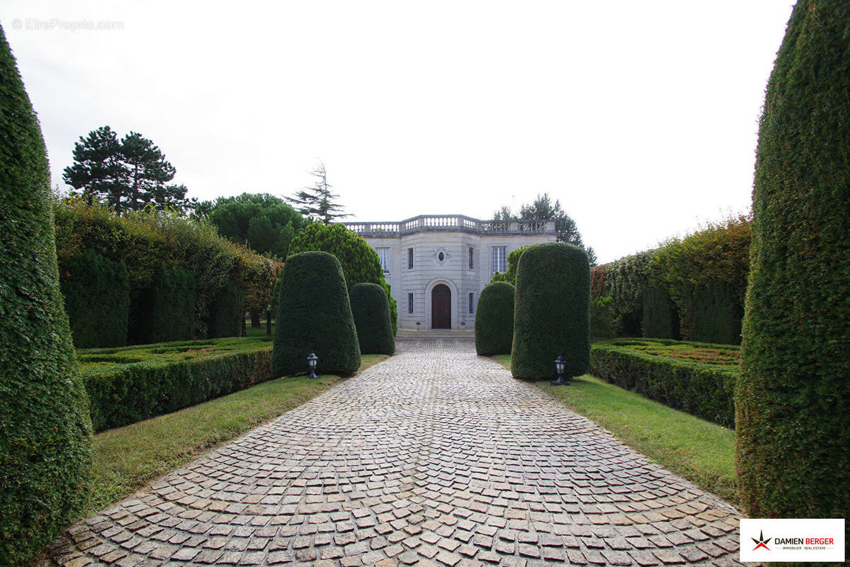 Maison à MARENNES