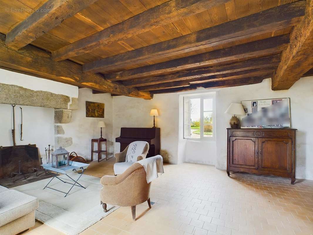 Maison à CHAMPNIERS-ET-REILHAC