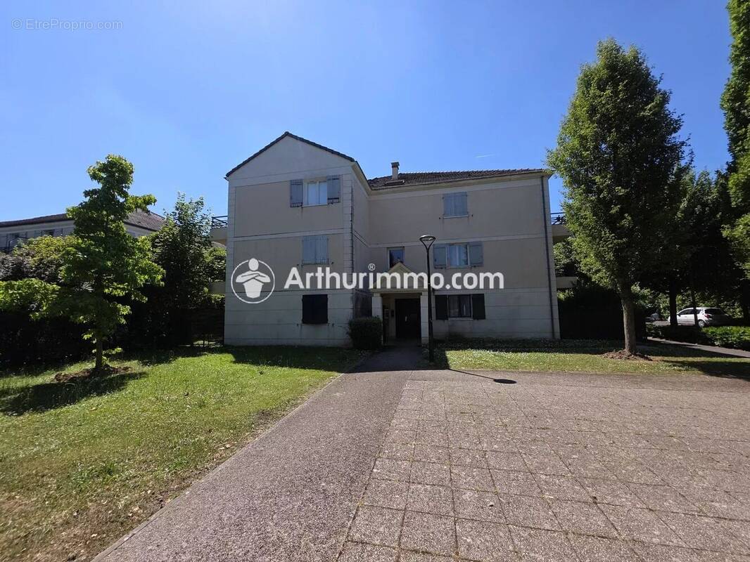 Appartement à SAVIGNY-LE-TEMPLE