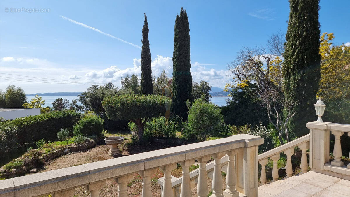 Maison à ROQUEBRUNE-SUR-ARGENS
