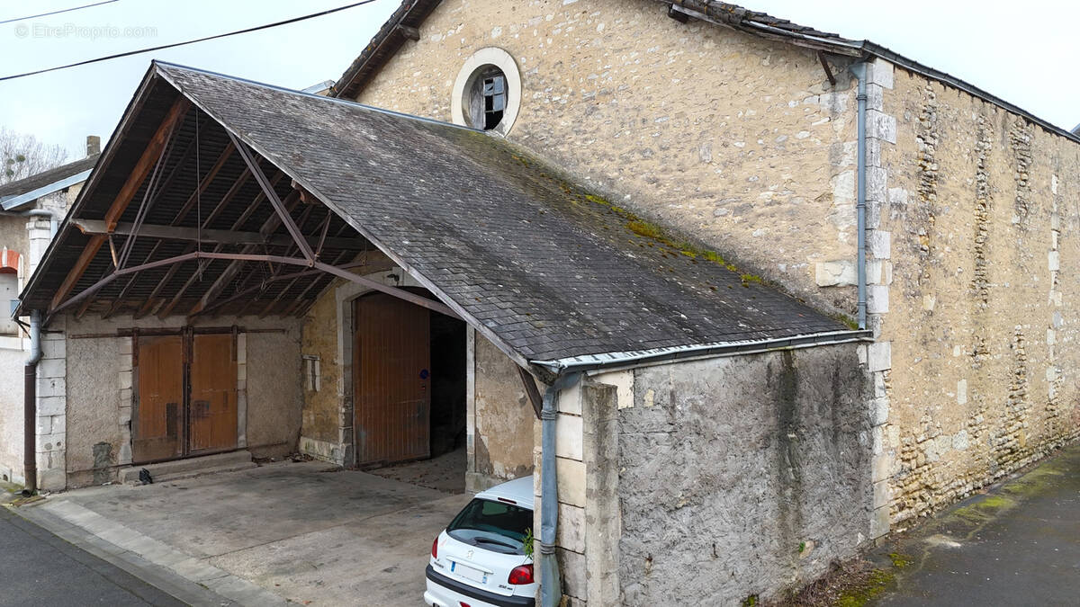 Appartement à JAUNAY-CLAN