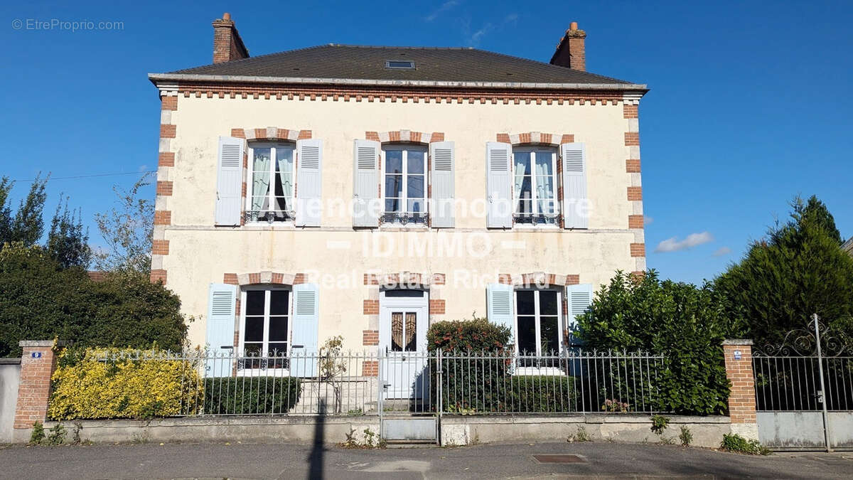 Maison à BEAUNE-LA-ROLANDE