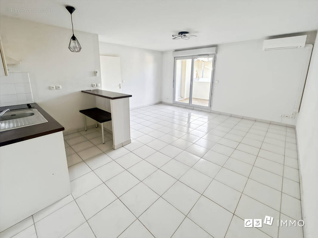 Appartement à LAVERNOSE-LACASSE