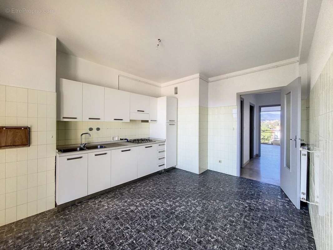 Appartement à SAINT-LAURENT-DU-VAR