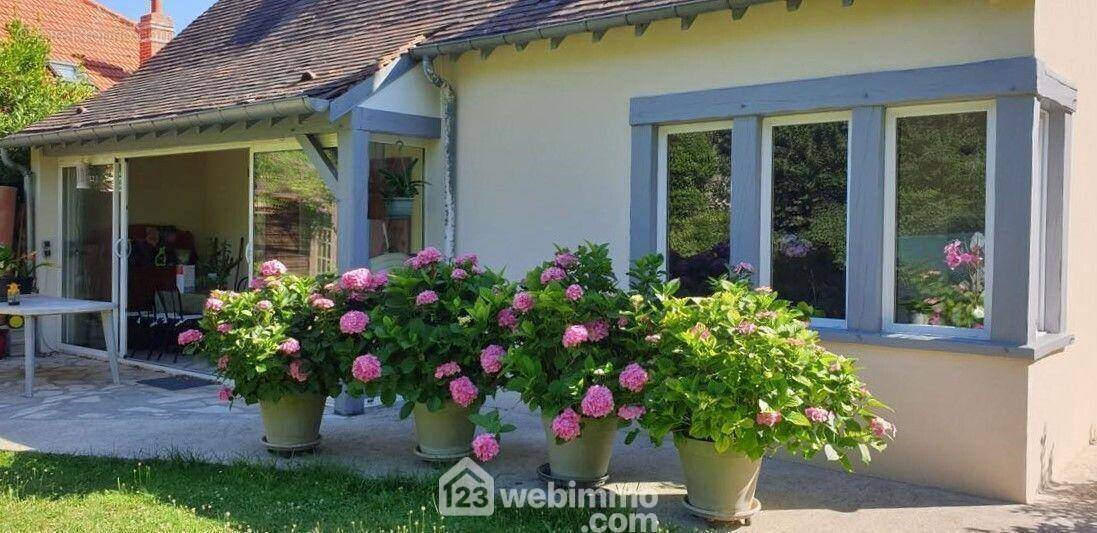 Une maison disposant d&#039;une jolie loggia. A visiter sans tarder ! - Maison à SAINT-FARGEAU-PONTHIERRY