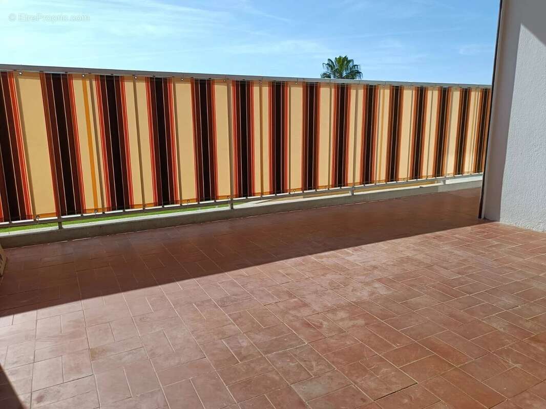Appartement à SAINT-LAURENT-DU-VAR