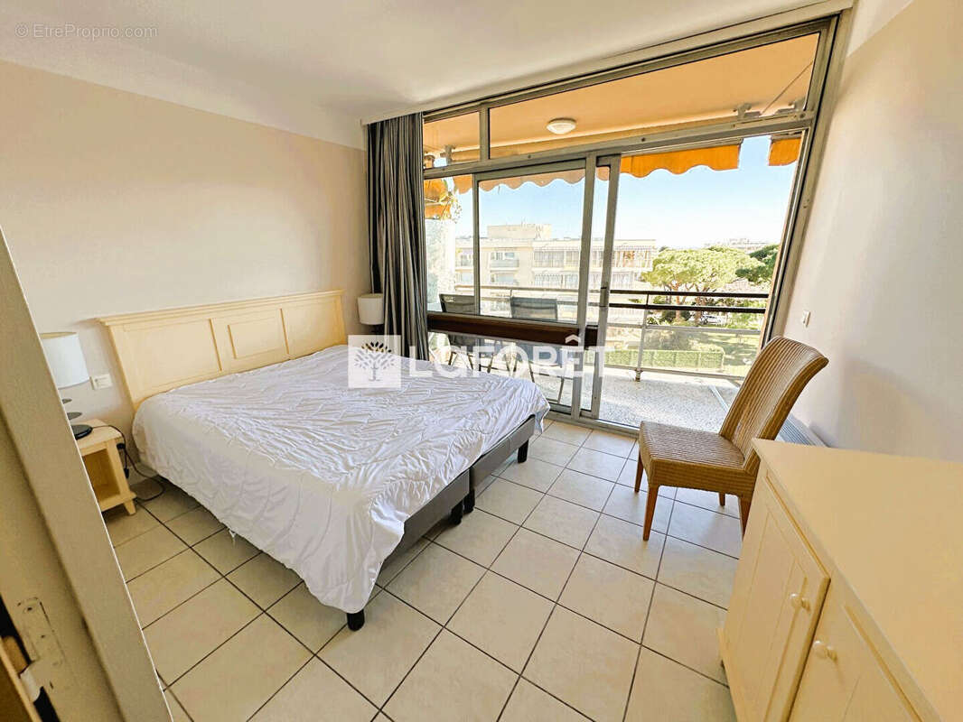 Appartement à SAINT-LAURENT-DU-VAR