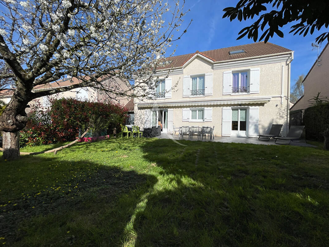 Maison à CHEVRY-COSSIGNY