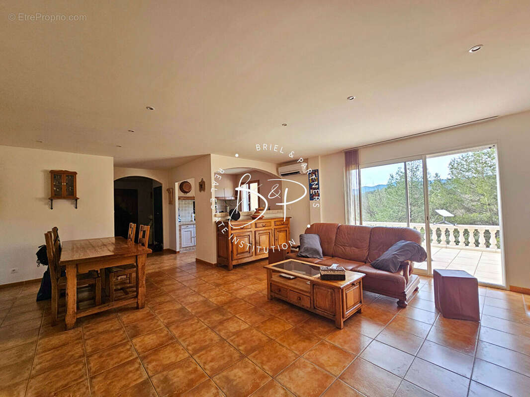 Maison à LORGUES
